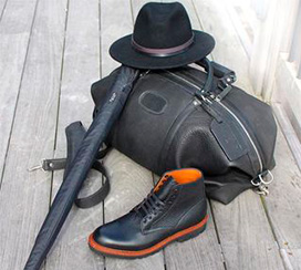 Esteban Orense sombrero paraguas botas